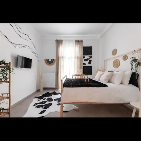 Thalia “ Muse Of Bucolic Poetry ” Apartment Thessaloniki